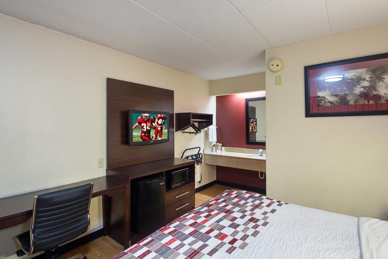 Red Roof Inn Cincinnati East - Beechmont Cherry Grove Dış mekan fotoğraf