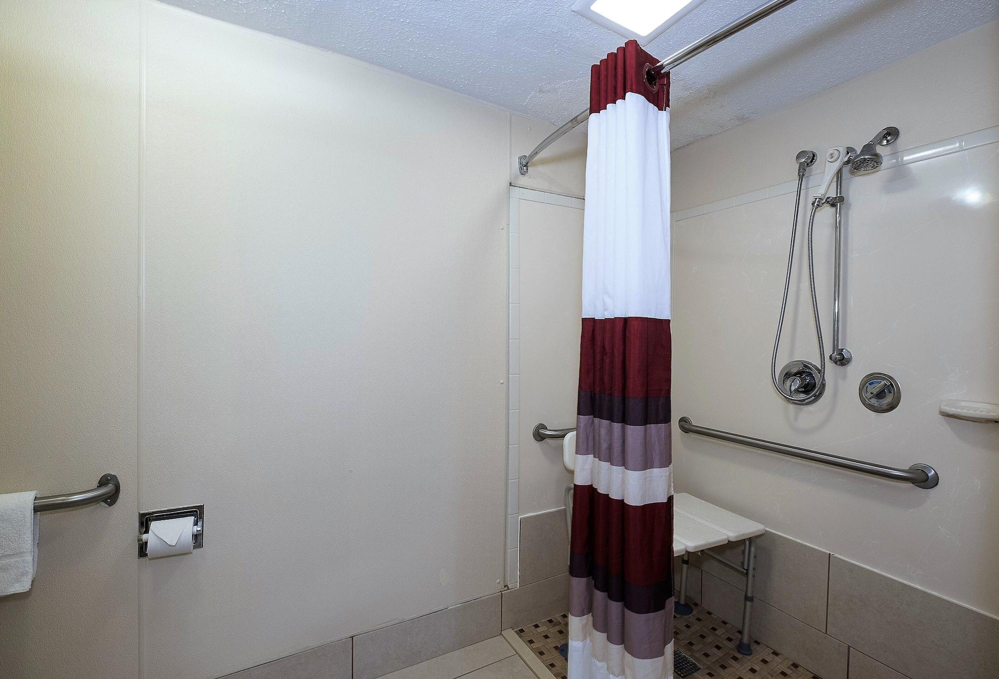 Red Roof Inn Cincinnati East - Beechmont Cherry Grove Dış mekan fotoğraf