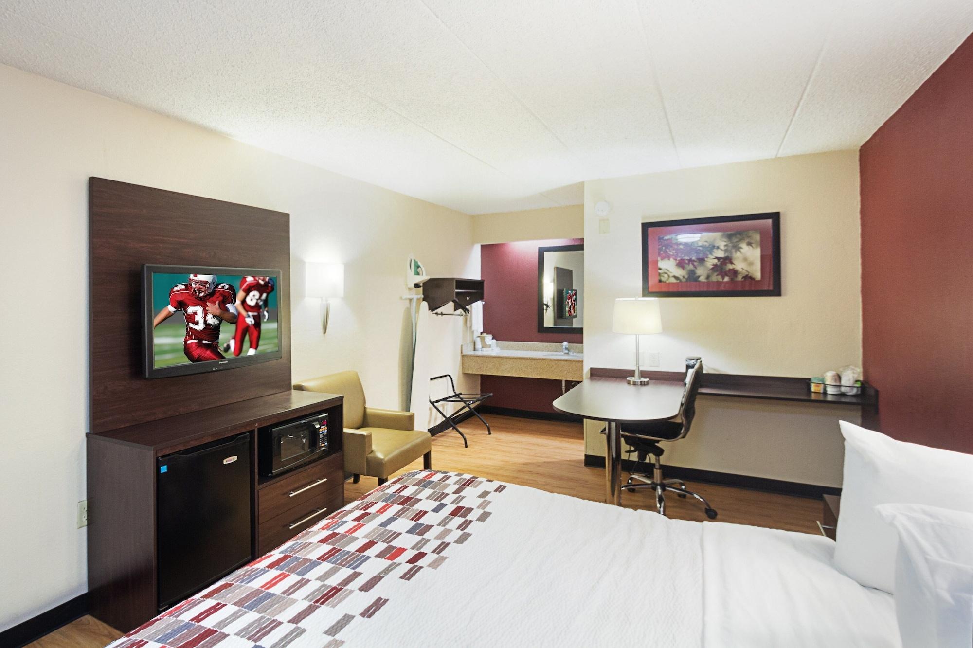 Red Roof Inn Cincinnati East - Beechmont Cherry Grove Dış mekan fotoğraf