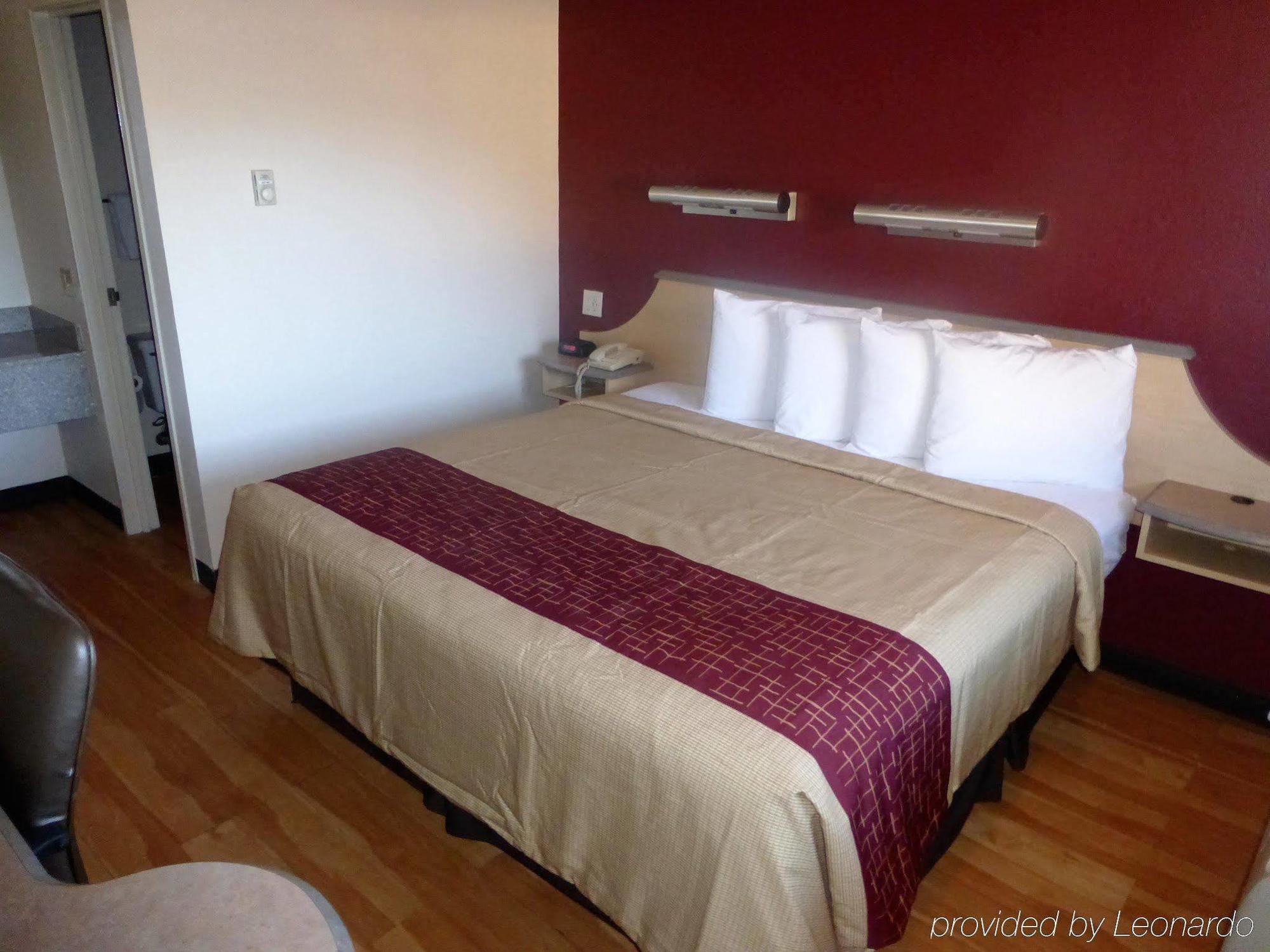 Red Roof Inn Cincinnati East - Beechmont Cherry Grove Dış mekan fotoğraf