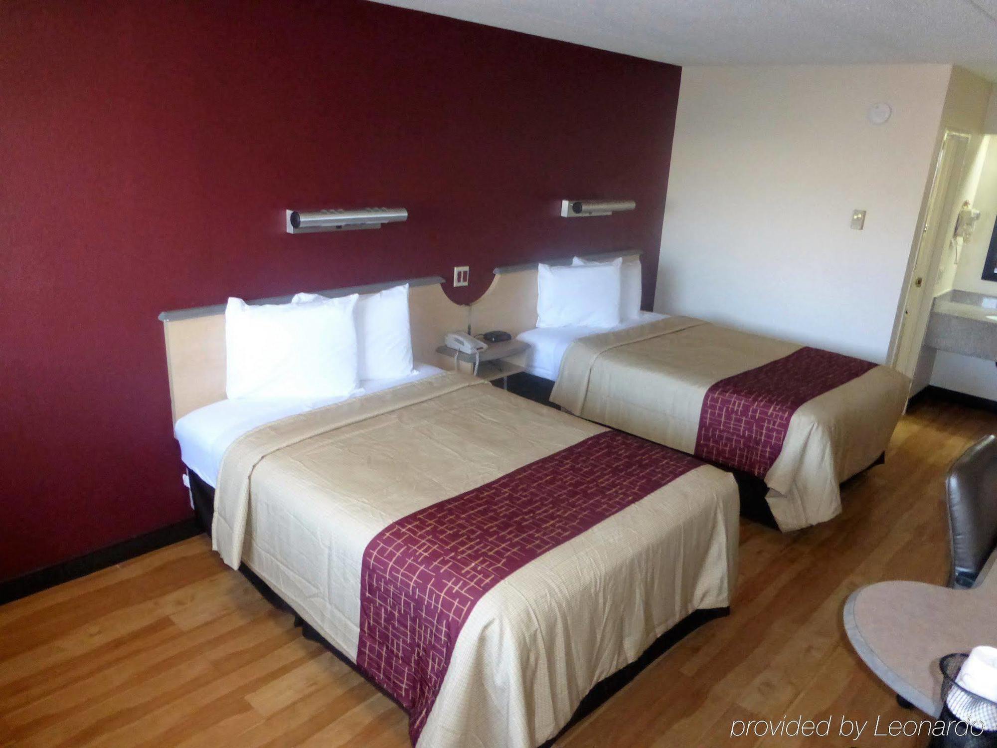 Red Roof Inn Cincinnati East - Beechmont Cherry Grove Dış mekan fotoğraf