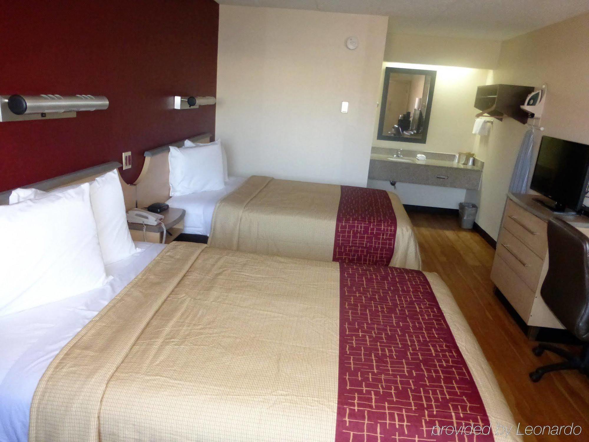 Red Roof Inn Cincinnati East - Beechmont Cherry Grove Dış mekan fotoğraf